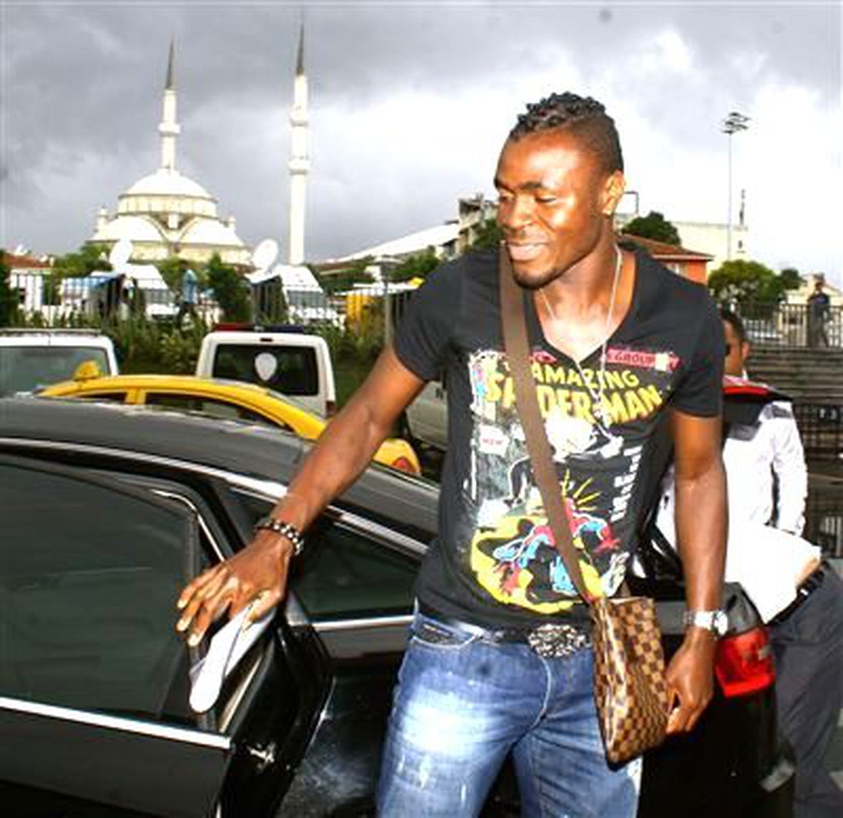 Emenike, Adliyede (3)