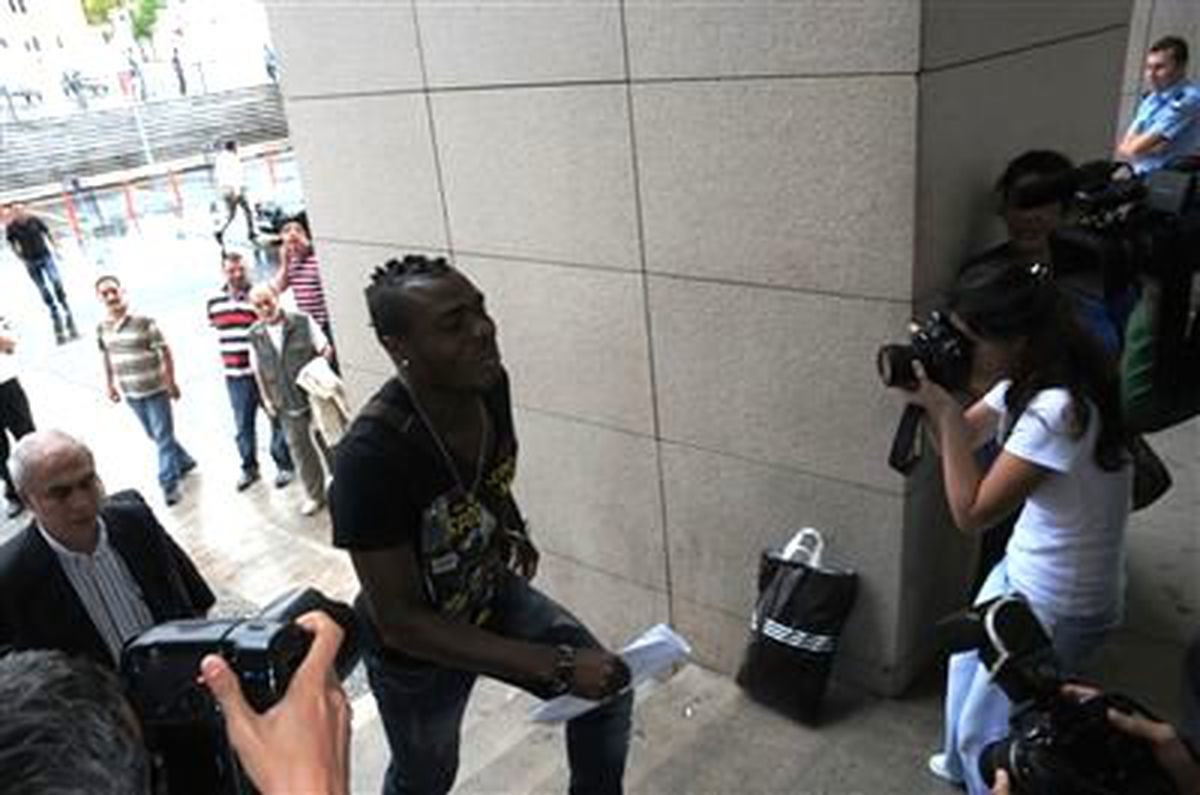 Emenike İfade Veriyor (1)