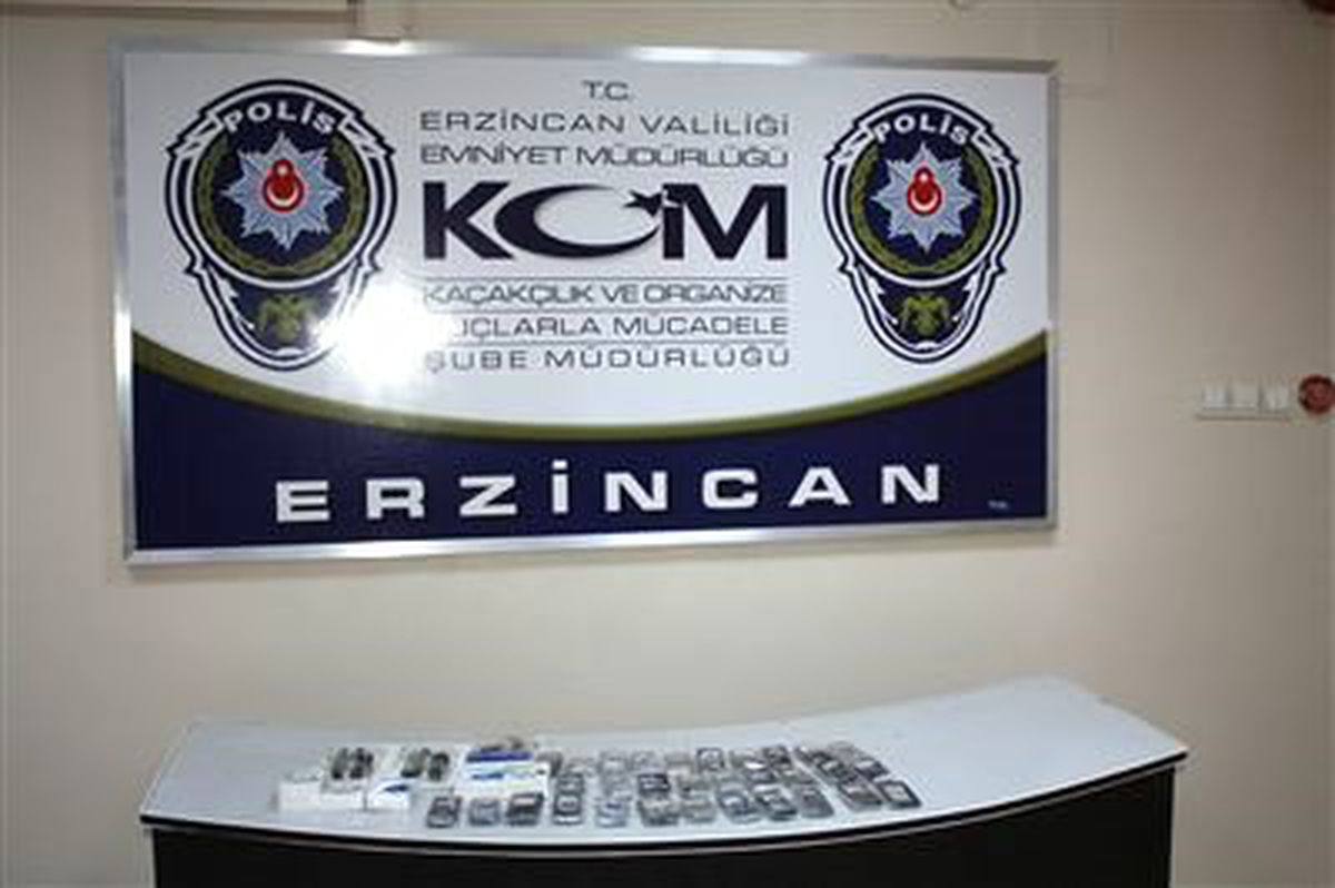 Erzincan\'da Kaçak Cep Telefonu Aksesuarı Operasyonu