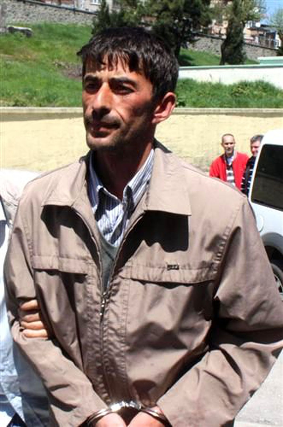 Eşini 8 Bıçak Darbesiyle Yaralayan Sanığa 6 Yıl 8 Ay Hapis