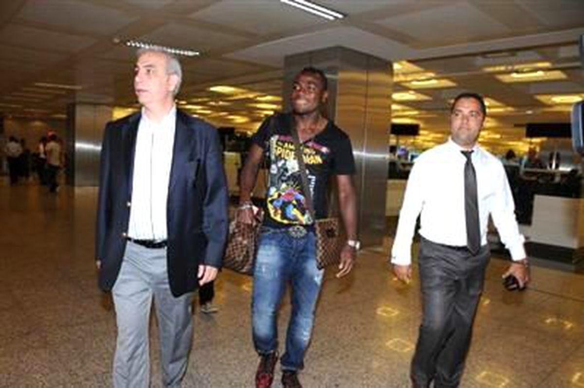 Emenike İstanbul\'a Geldi