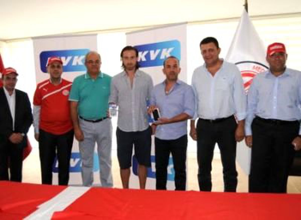 Futbolculara Cep Telefonu Hediyesi