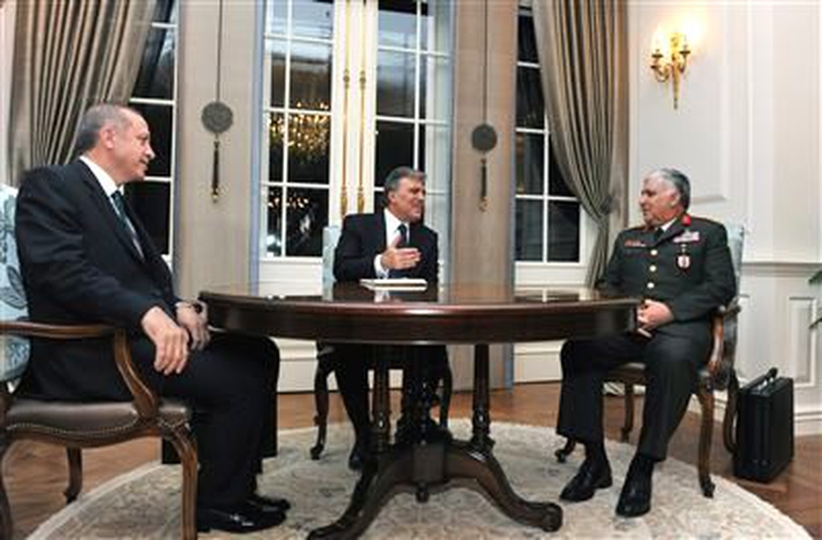 Gül\'ün Erdoğan ve Orgeneral Özel\'i Kabulü Sona Erdi
