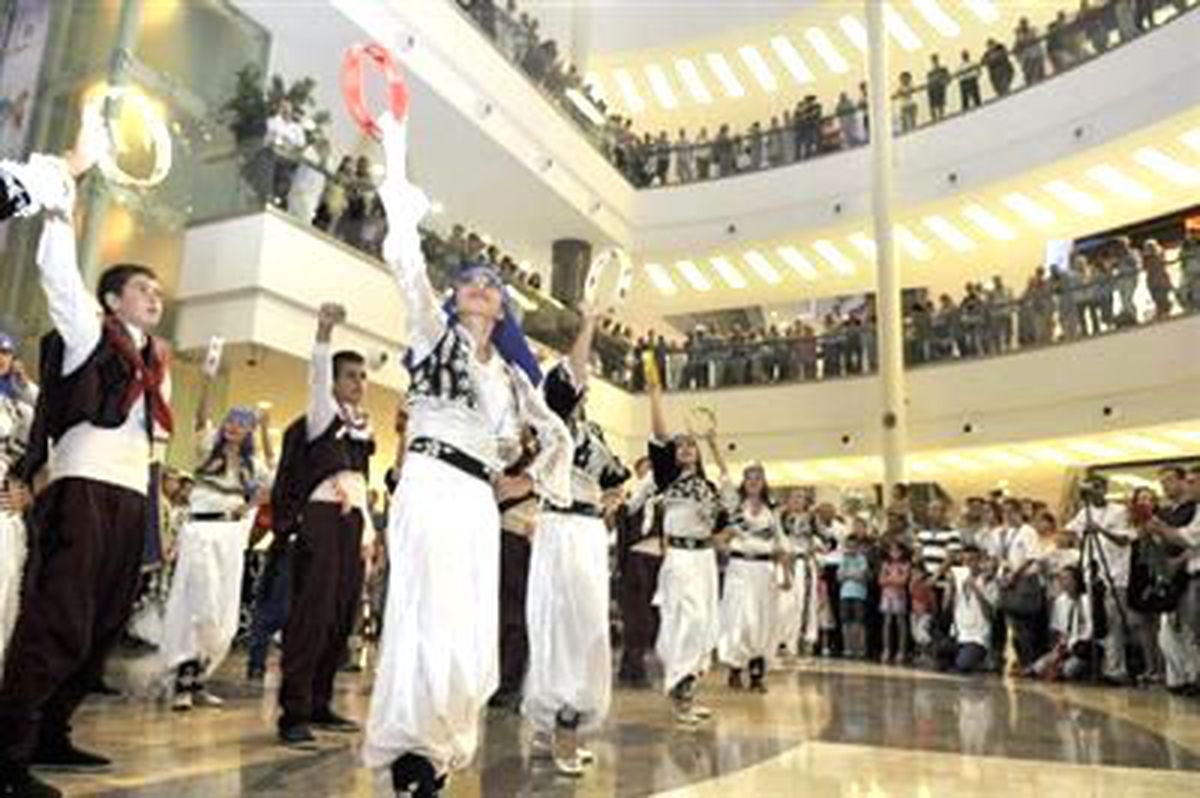 Halk Dansları Festivali Başladı