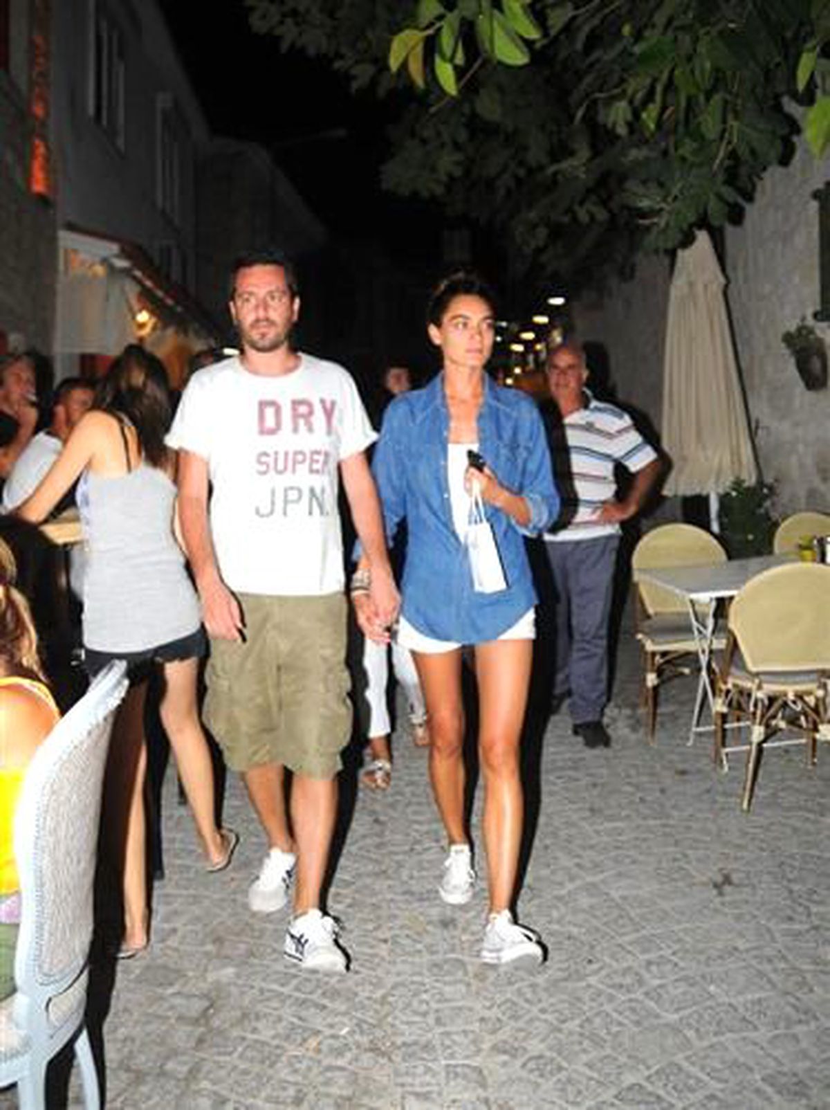 Hande Subaşı ve Eşi Çeşme\'de Balayında