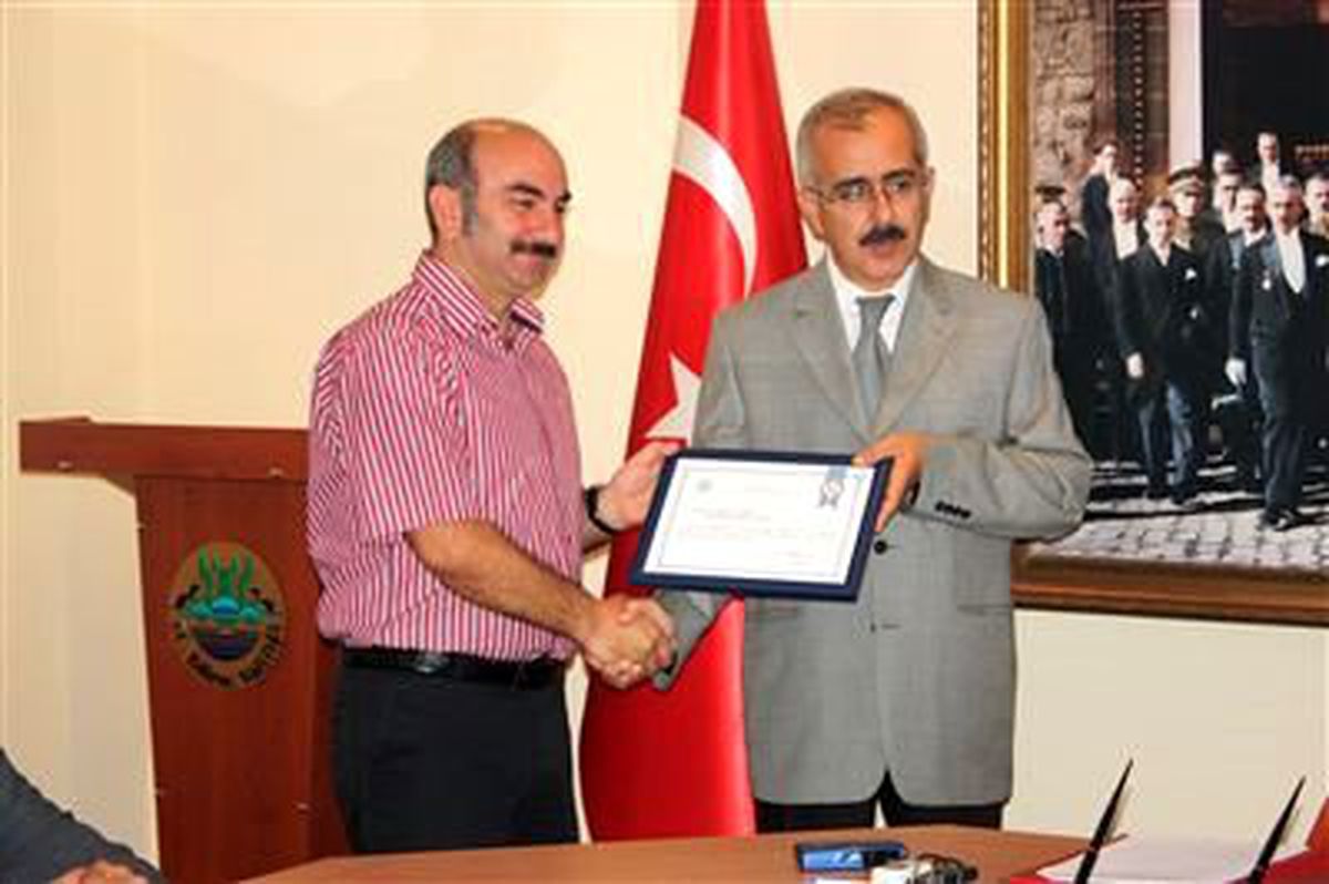 Hayırseverlere Validen Teşekkür