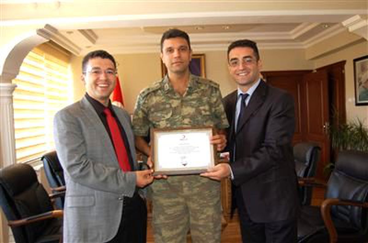 Kan Bağışçılarına Plaket Verildi