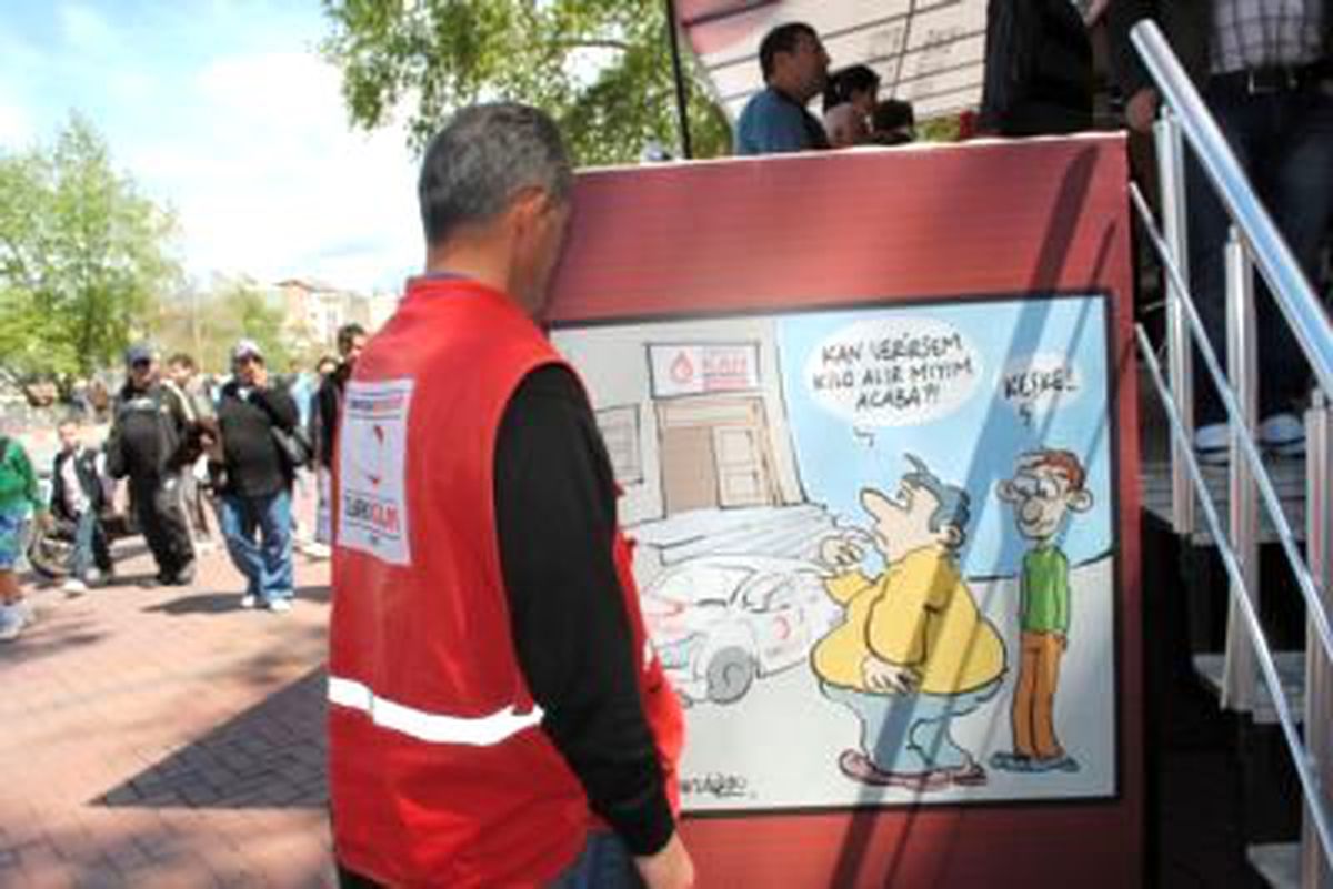 Kızılay, Karikatür Sergisiyle "Kan Bağışına" Dikkat Çekiyor