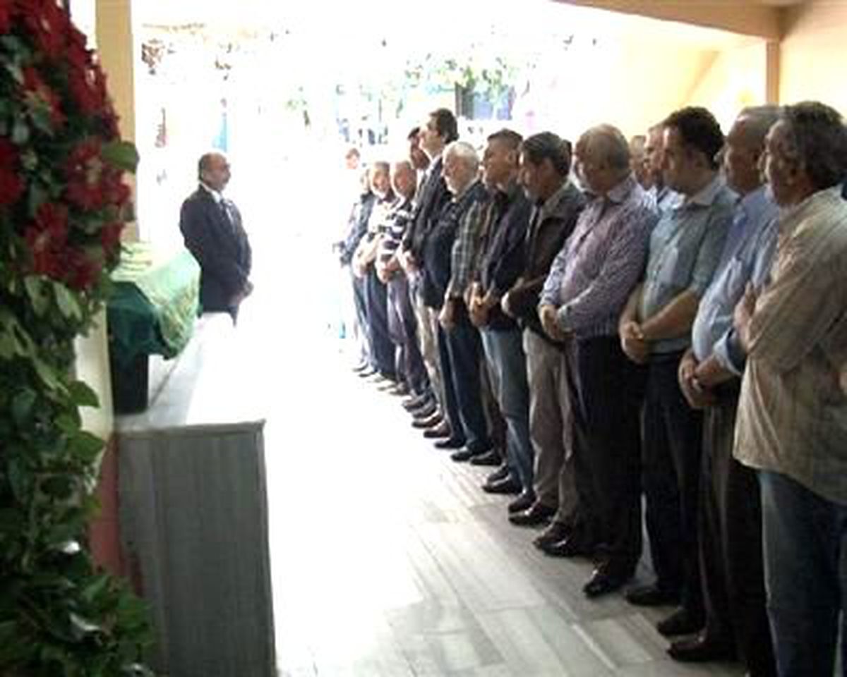 Kumburgaz\'da Tekne Faciasında Ölen Metin Şahin Toprağa Verildi