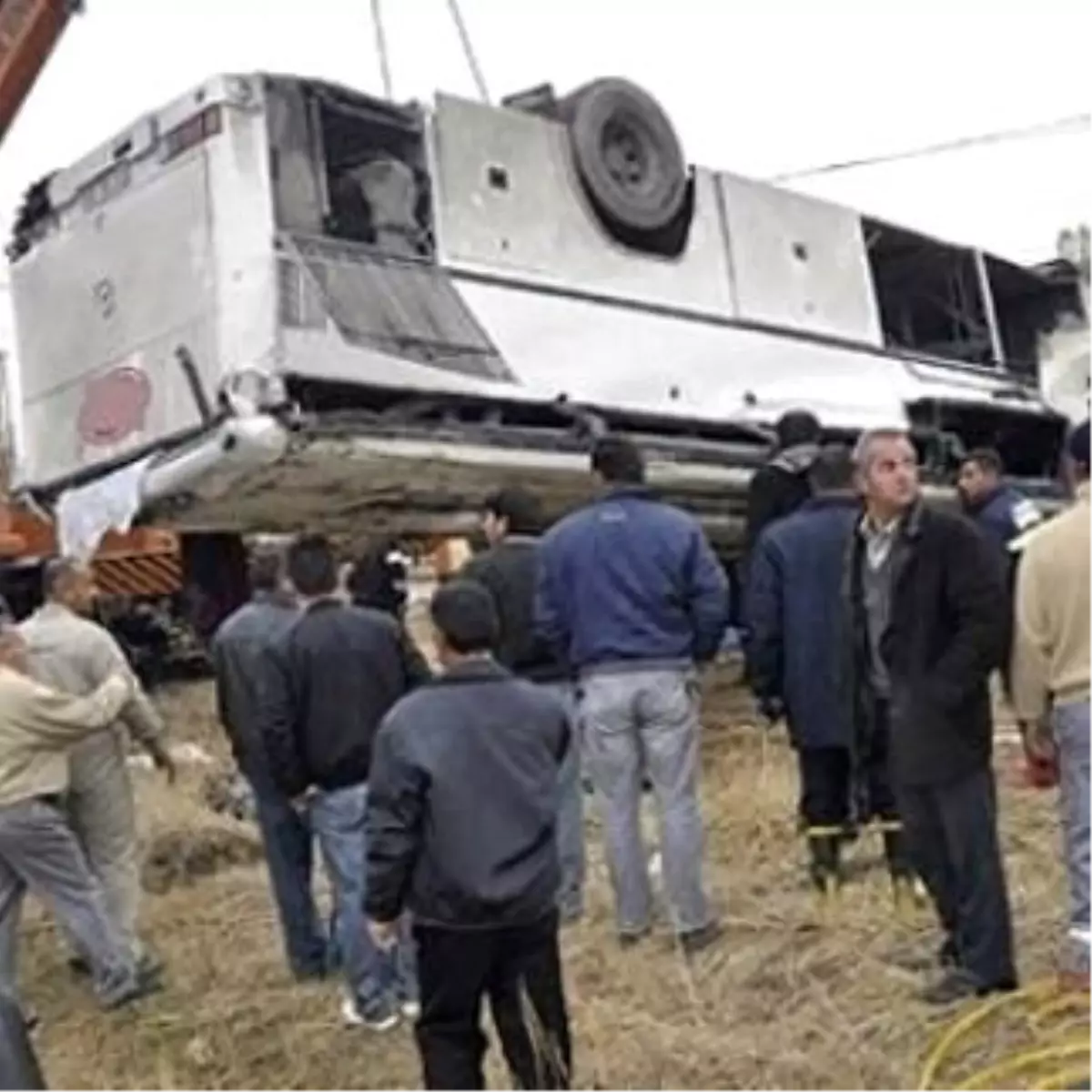 Lübnan Sınırında Suriyelileri Taşıyan Otobüs Devrildi: 19 Yaralı