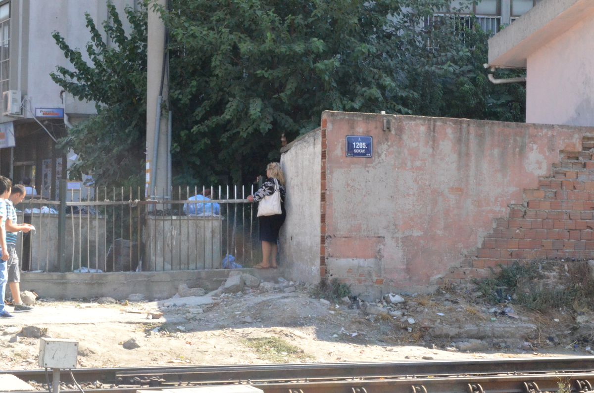 (Özel) 20 Santimlik Boşluktan Geçmeye Çalıştılar