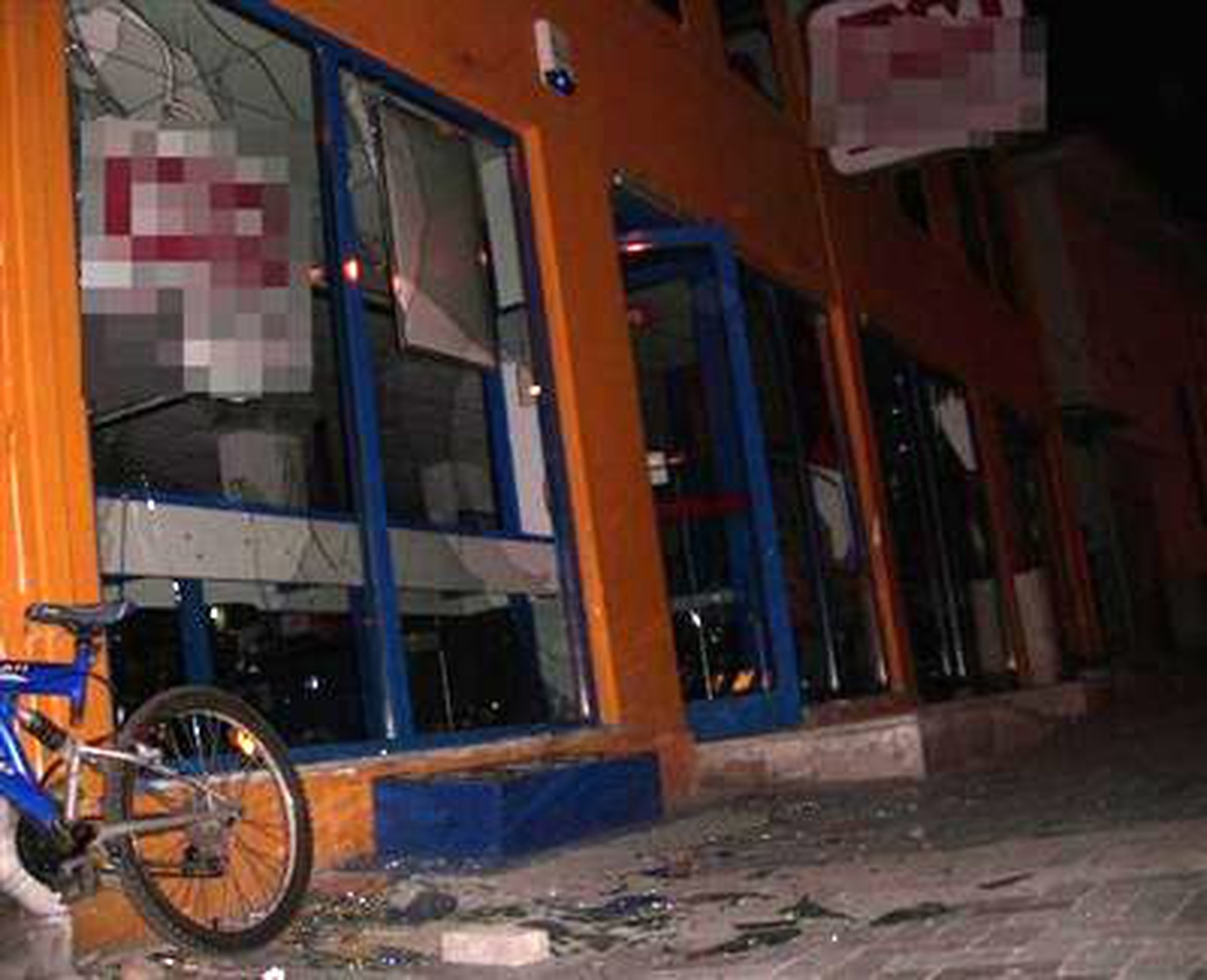 \'Pkk Sempatizanı\' Denilince Binası Saldırıya Uğradı