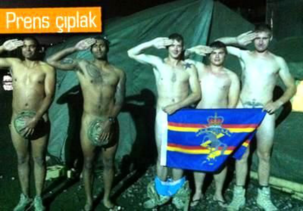 Prens Harry\'e Çıplak Destek