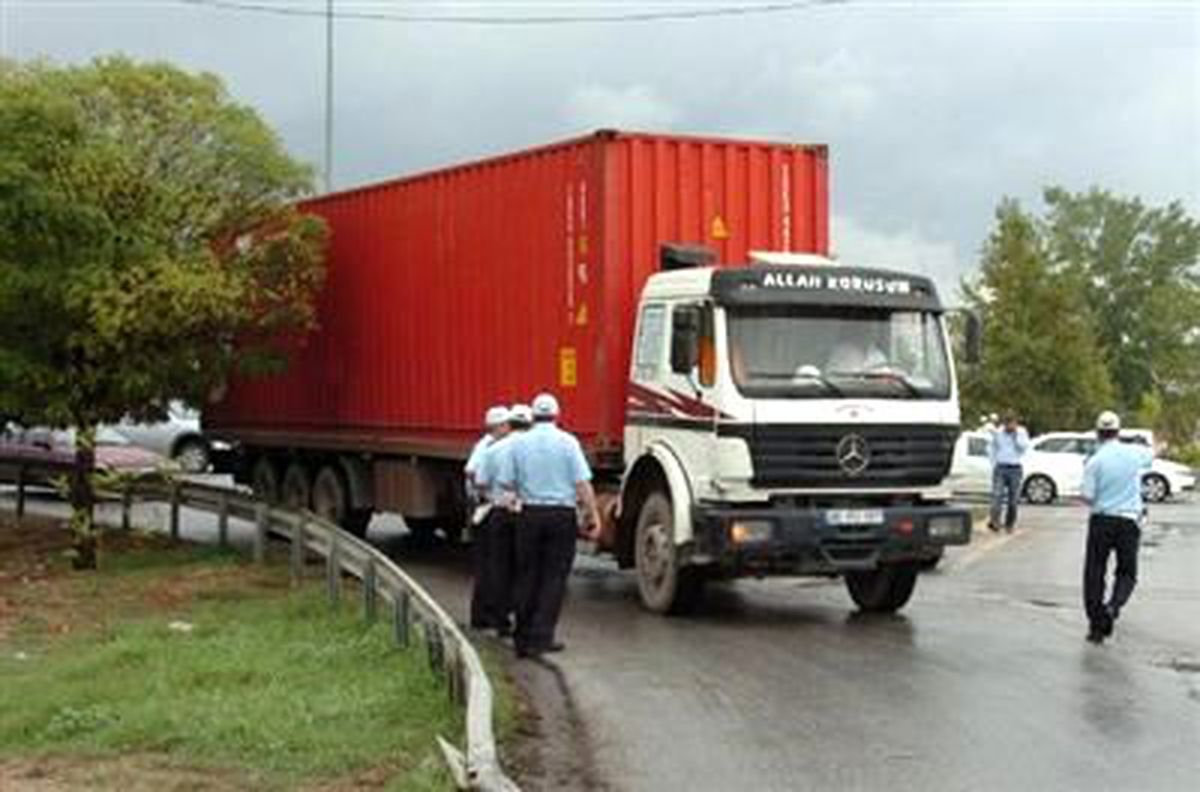 Sumotaş\'ın Kamyonlu Eylemi D-100\'de Trafiği Altüst Etti
