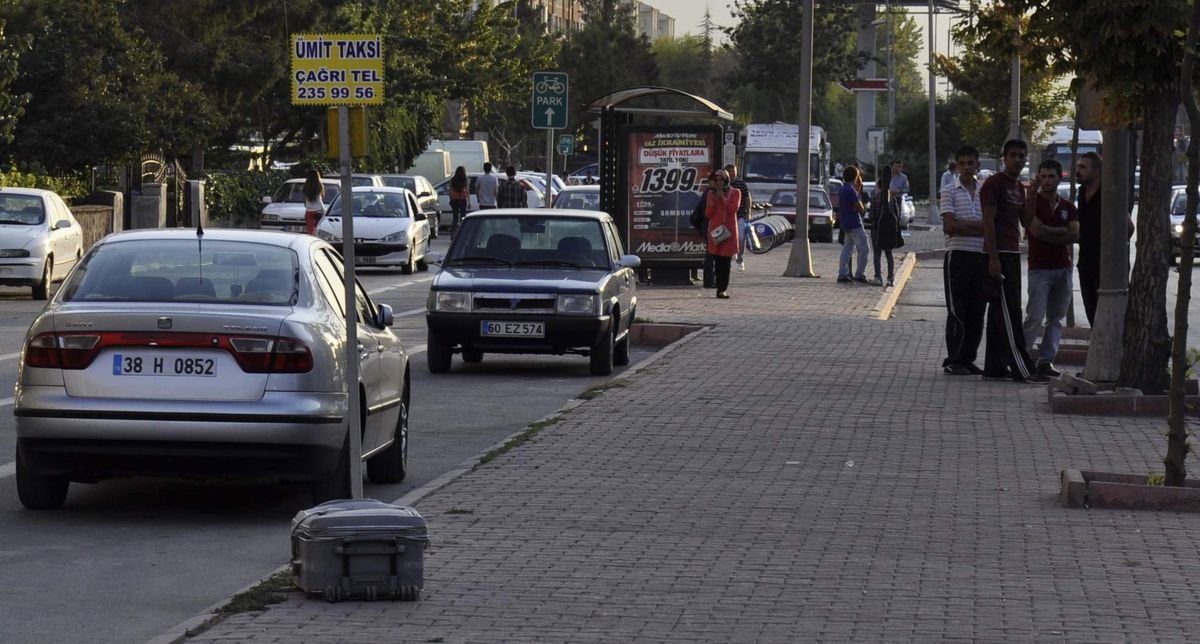 Şüpheli Paketin Etrafında Mal Kurtarma Telaşı