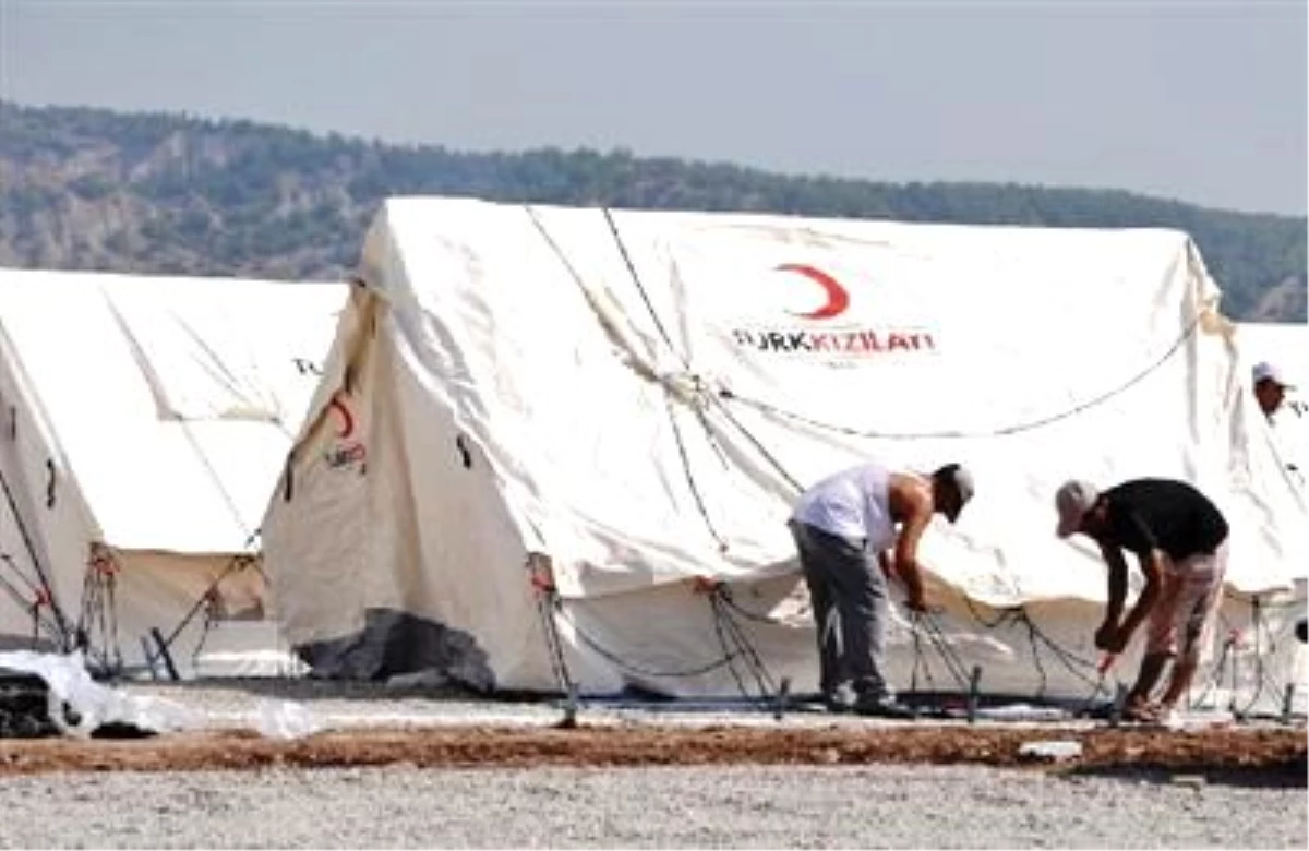 Suriyeliler, "Yeni Kamplarına" Yerleşiyor
