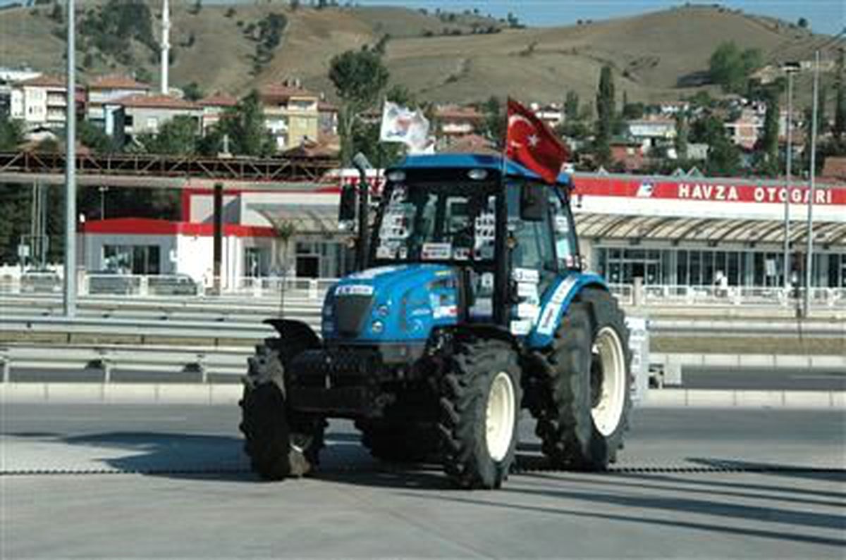 Traktörle Dünya Turuna Çıkan Güney Koreli Çiftçi Havza\'da