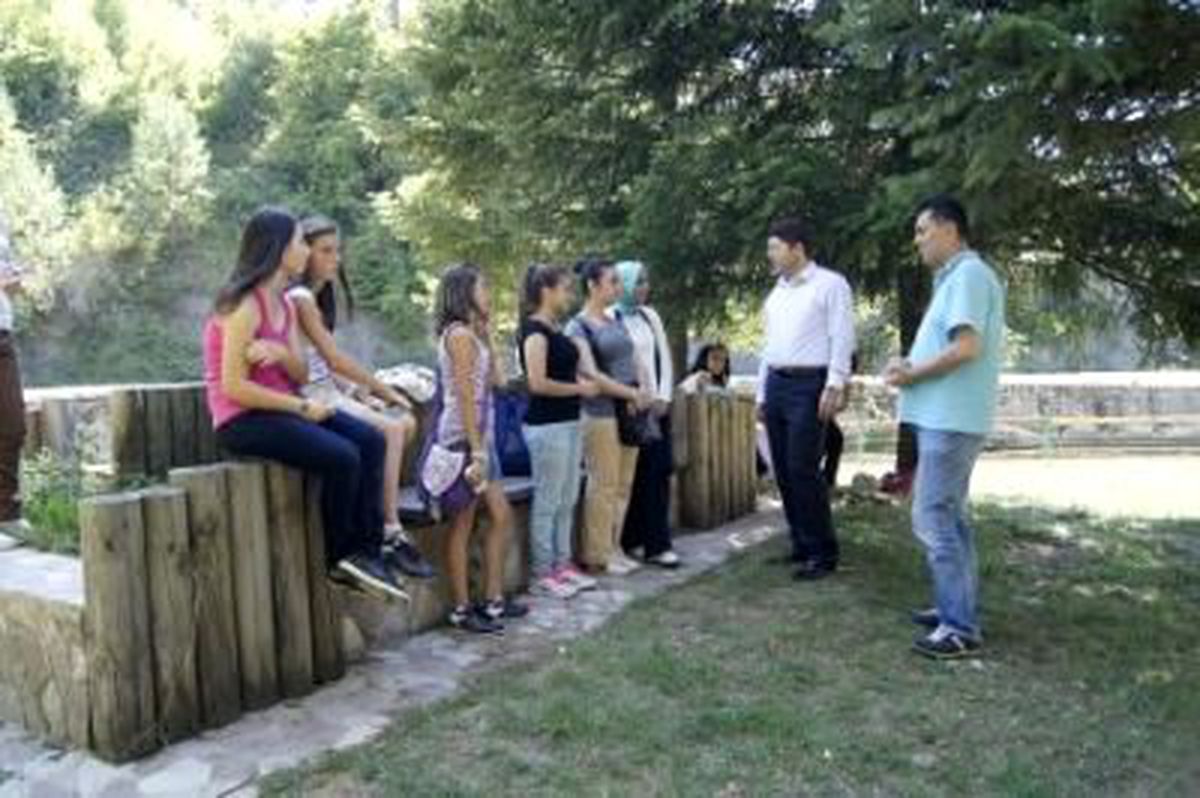 Tunç, Genç Seyyahları Ulukaya\'da Karşıladı