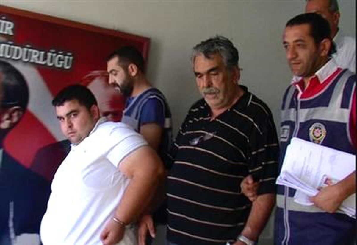 Baba- Oğul, Dolandırıcılıktan Gözaltında