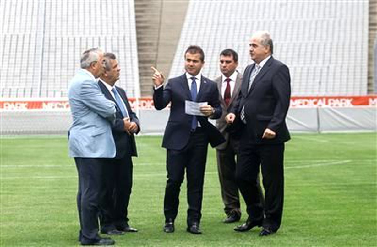 Bakan Suat Kılıç, Olimpiyat Stadı\'nda İncelemelerde Bulundu