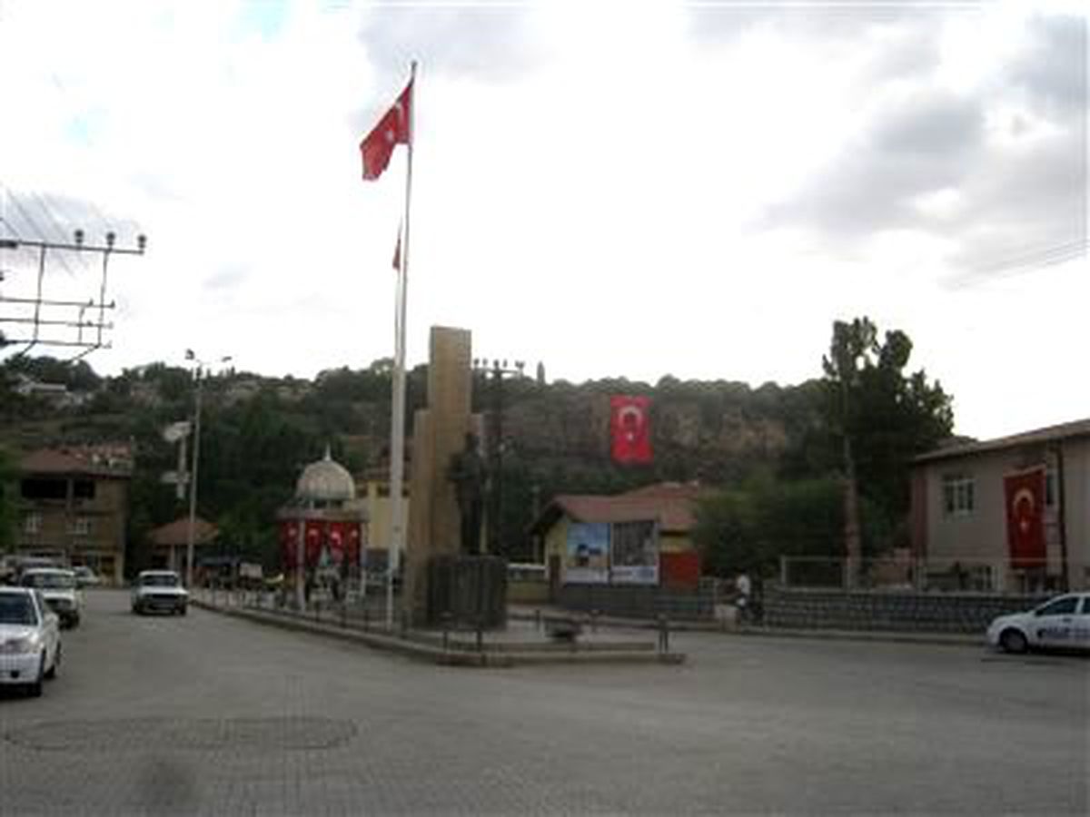 Bünyan\'da 600 Metrekare Dev Bayrak Asıldı