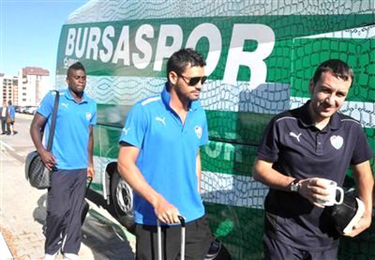 Bursaspor Tur İçin Yola Çıktı Off Turu Rövanş Maçında Yarın Twente\'ye Konuk Olacak Olan Bursaspor...