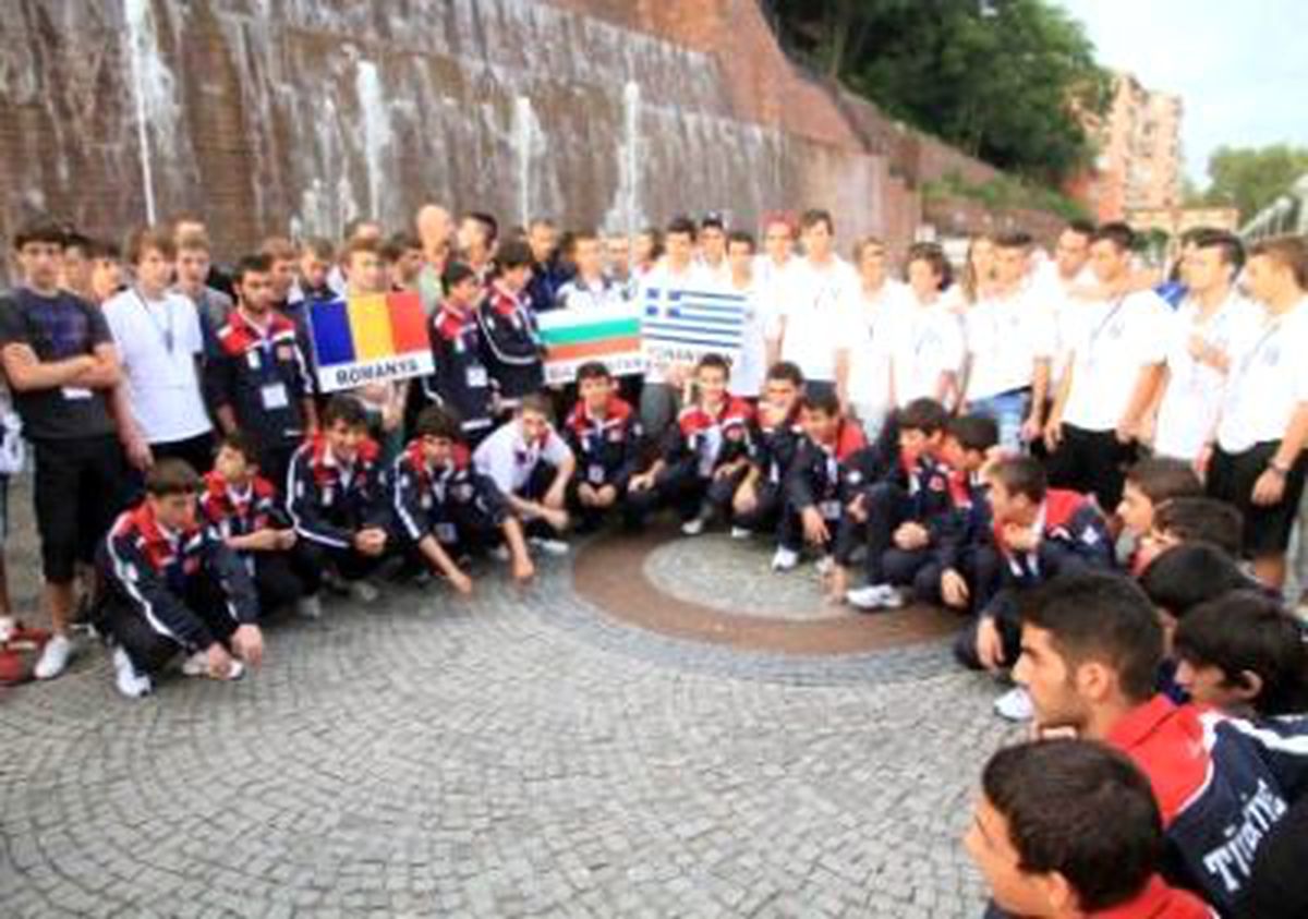 Buz Hokeycilerin İlk Maçı Yunanistan ile