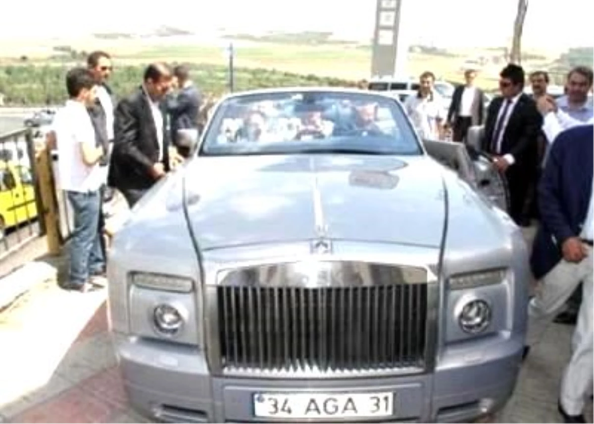 Diyarbakır\'da Rolls Royce ile Gezdi