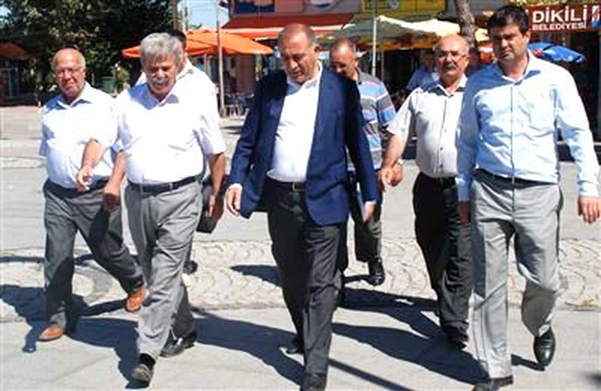 Gürsel Tekin Hükümete Yüklendi