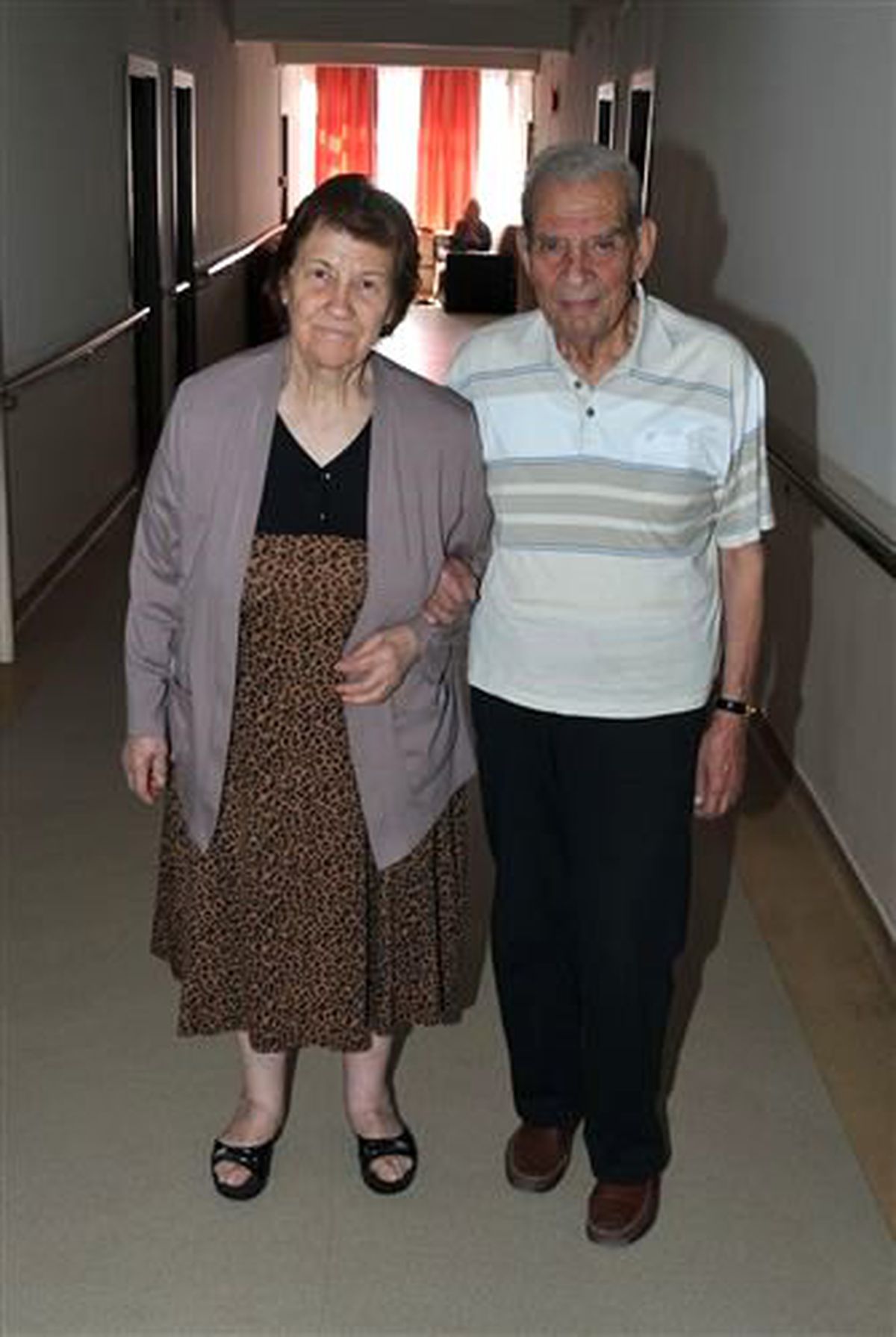 Huzurevindeki Yaşlılar, Birbirlerine Destek Oluyorlar