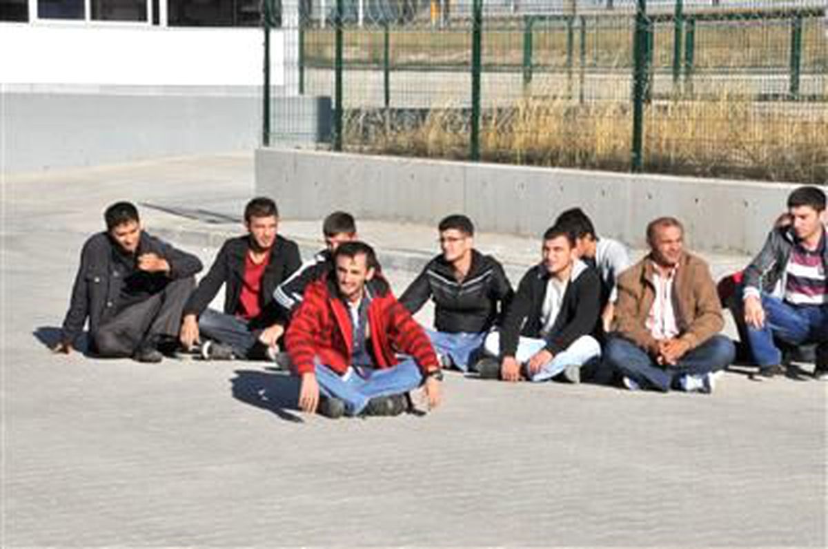 İşçilerden Fabrika Önünde Oturma Eylemi