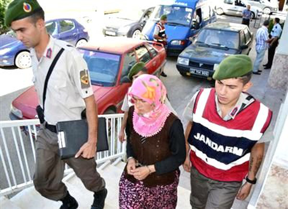 \'İşte Namusumla Oynayanın Kellesi\' Dedi, Kesik Başı Köy Meydanına Attı (Ek Fotograflar)