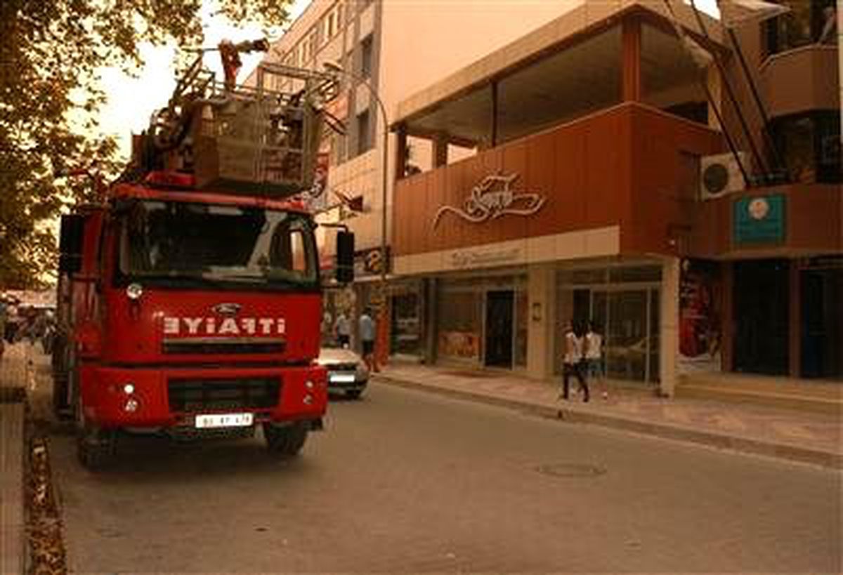 Kafede Çıkan Yangın Paniğe Neden Oldu