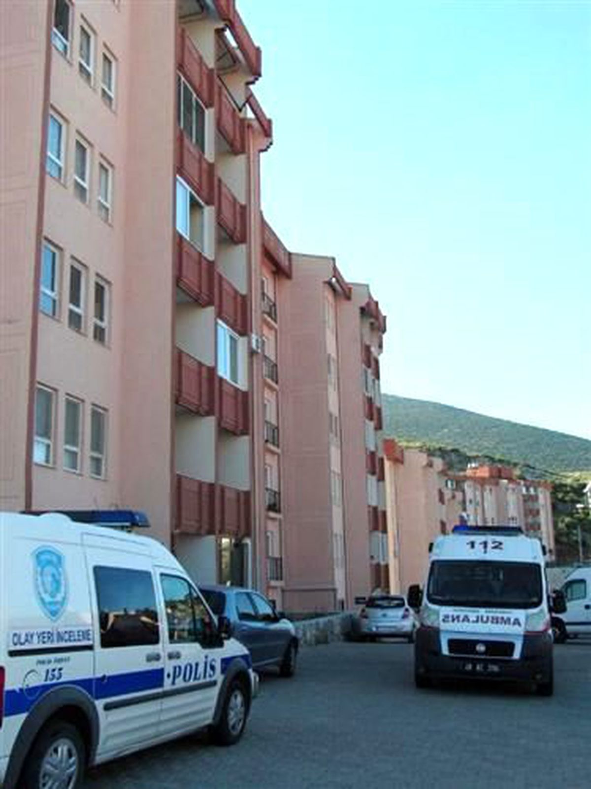 Kalorifer Borusuna Kendini Asarak İntihar Etti