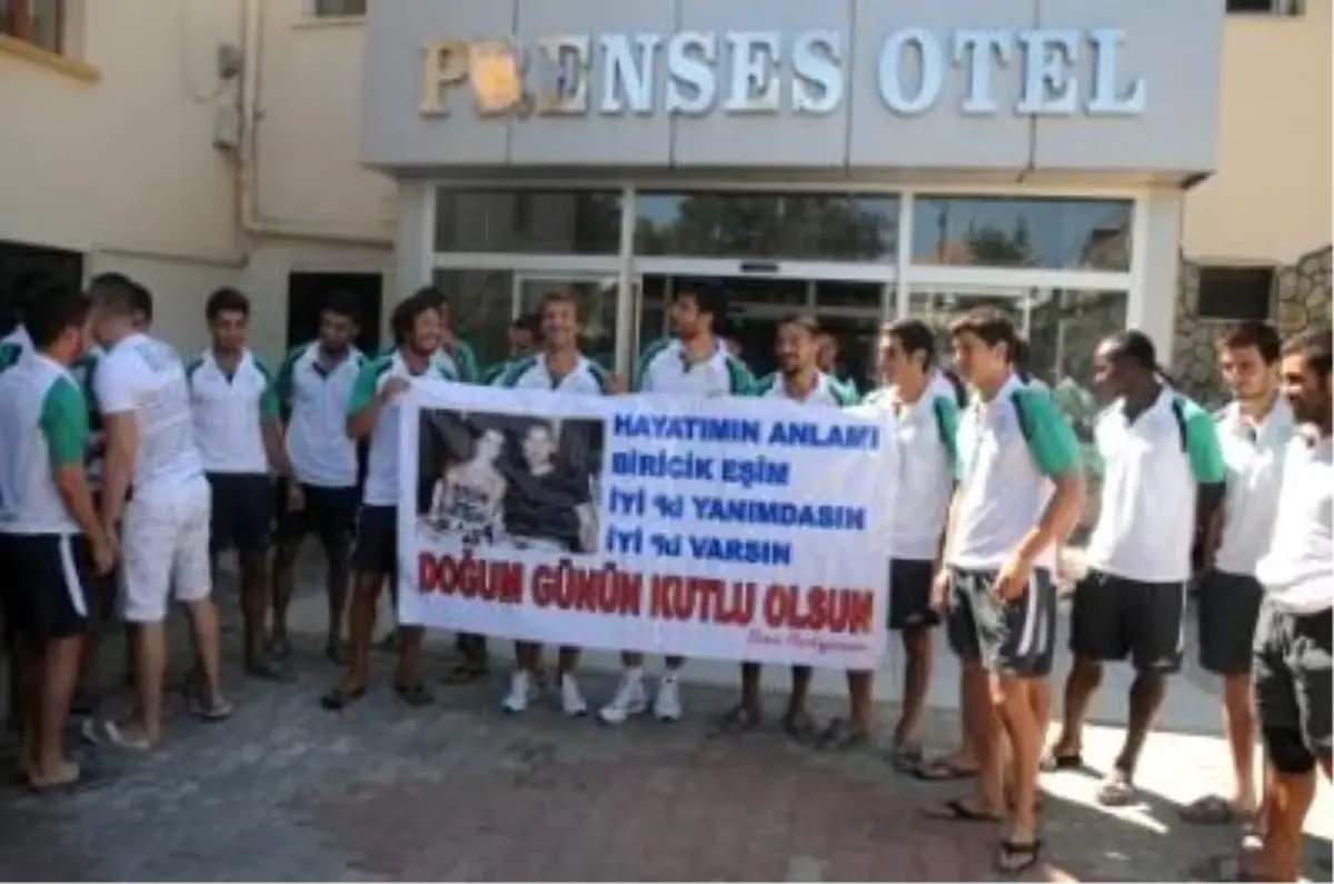 Kampta Doğum Günü Sürprizi