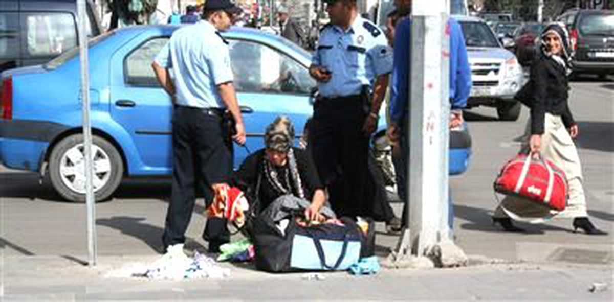 Kars\'ta Şüpheli Çanta Polisi Alarma Geçirdi