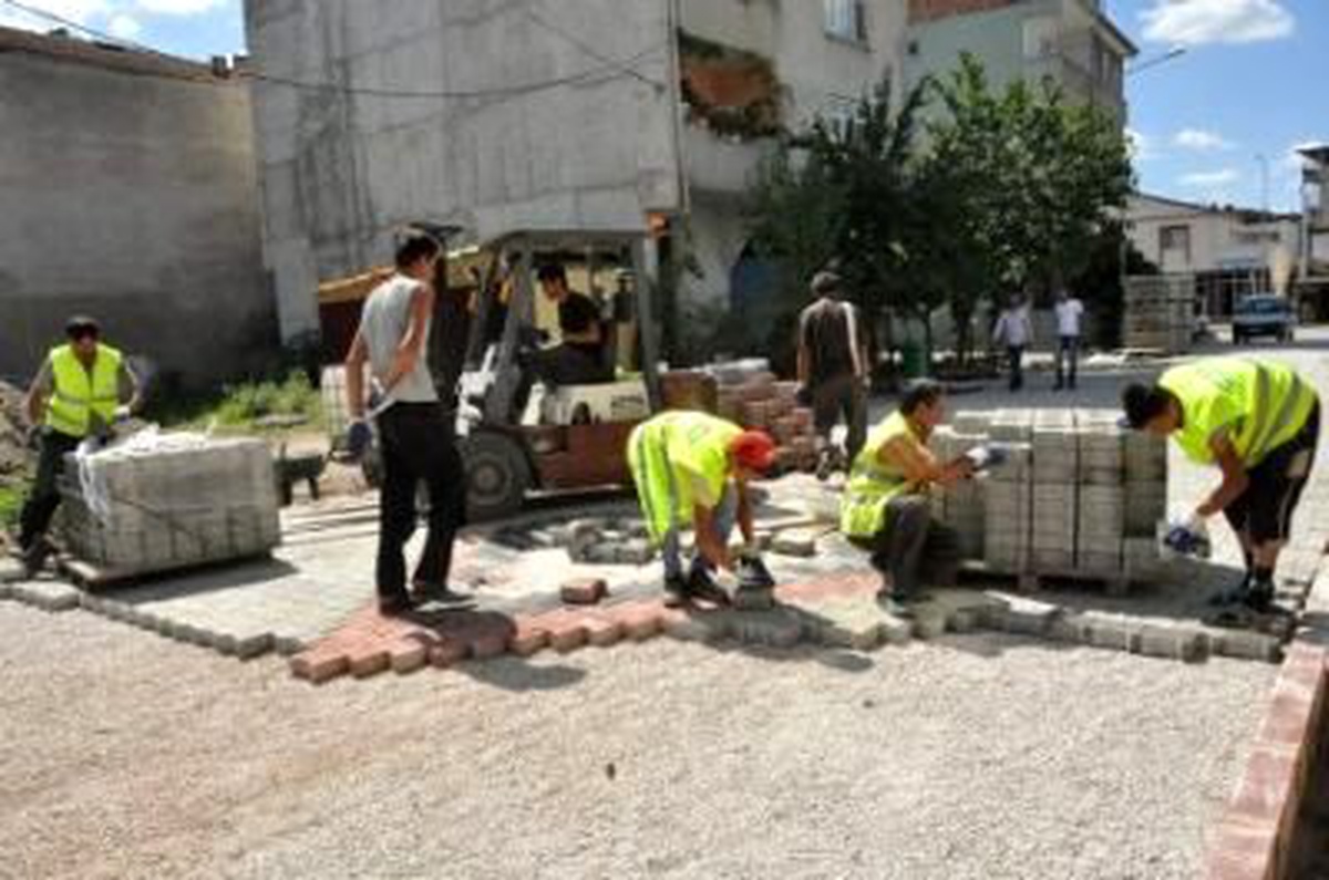 Kartepe\'nin Sokakları Parke ile Döşeniyor