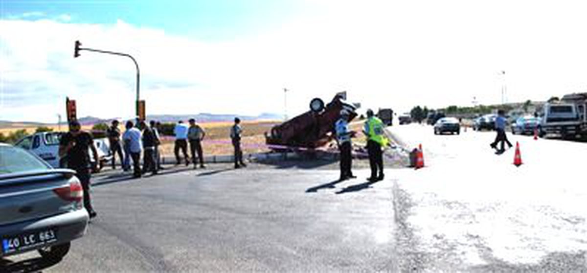 Kırşehir\'de 2 Otomobil Çarpıştı: 1 Ölü, 6 Yaralı