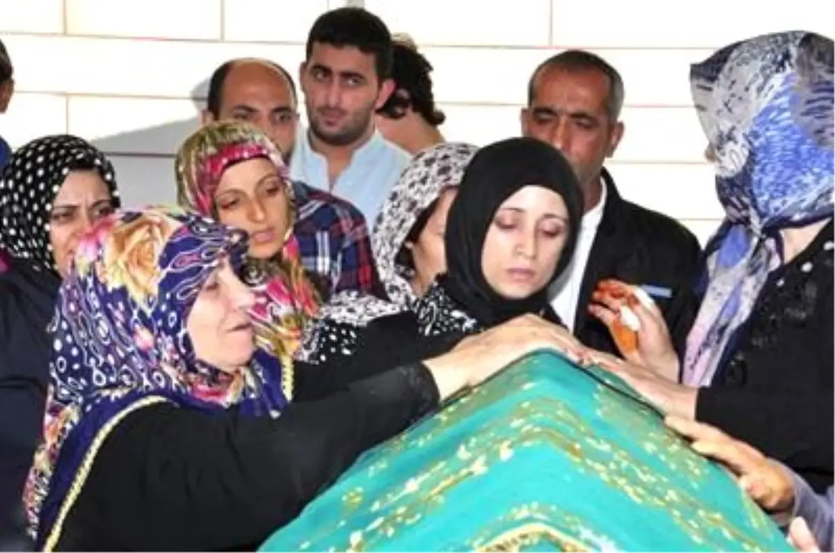 Kumburgaz\'da Ölen Şener Karataş Son Yolculuğuna Uğurlandı