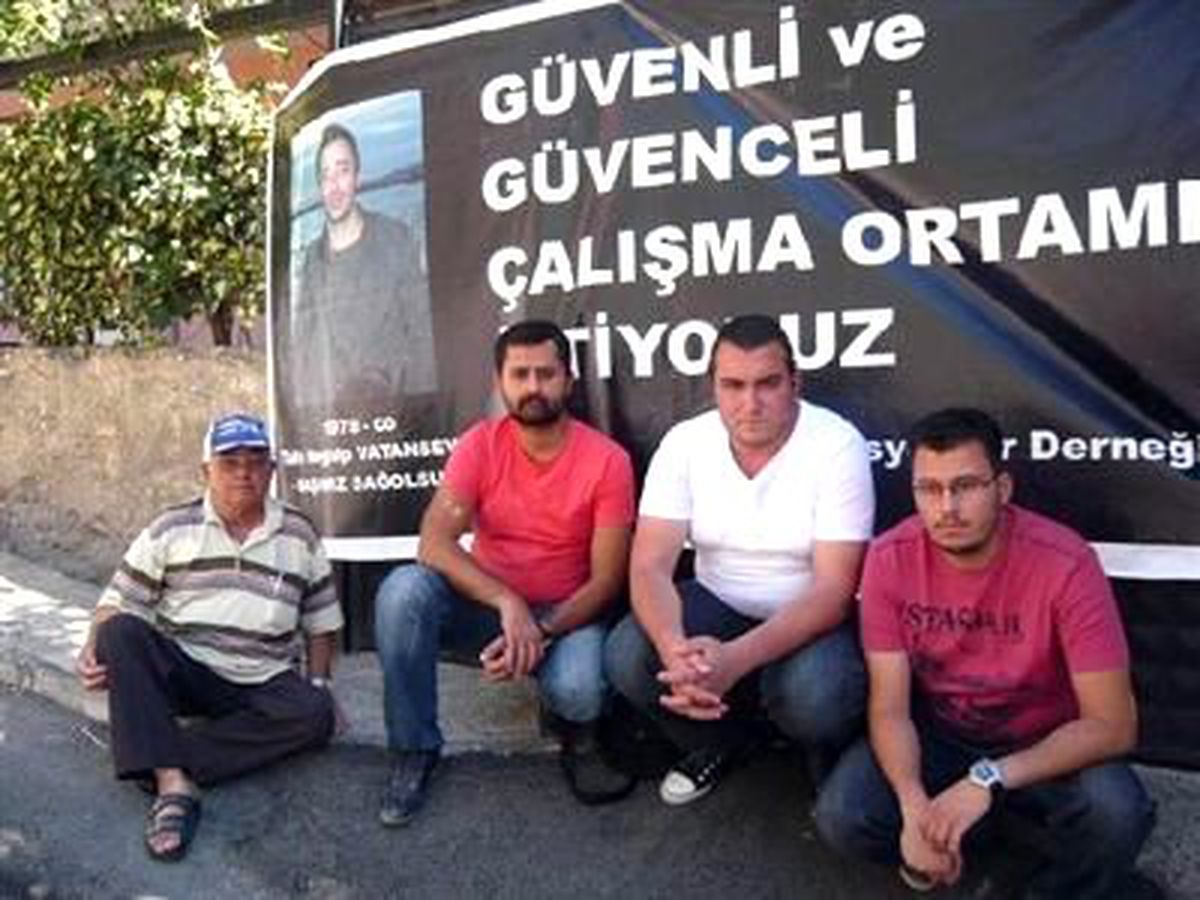 Müzisyenlerden Ölen Arkadaşlarının Evine Ziyaret