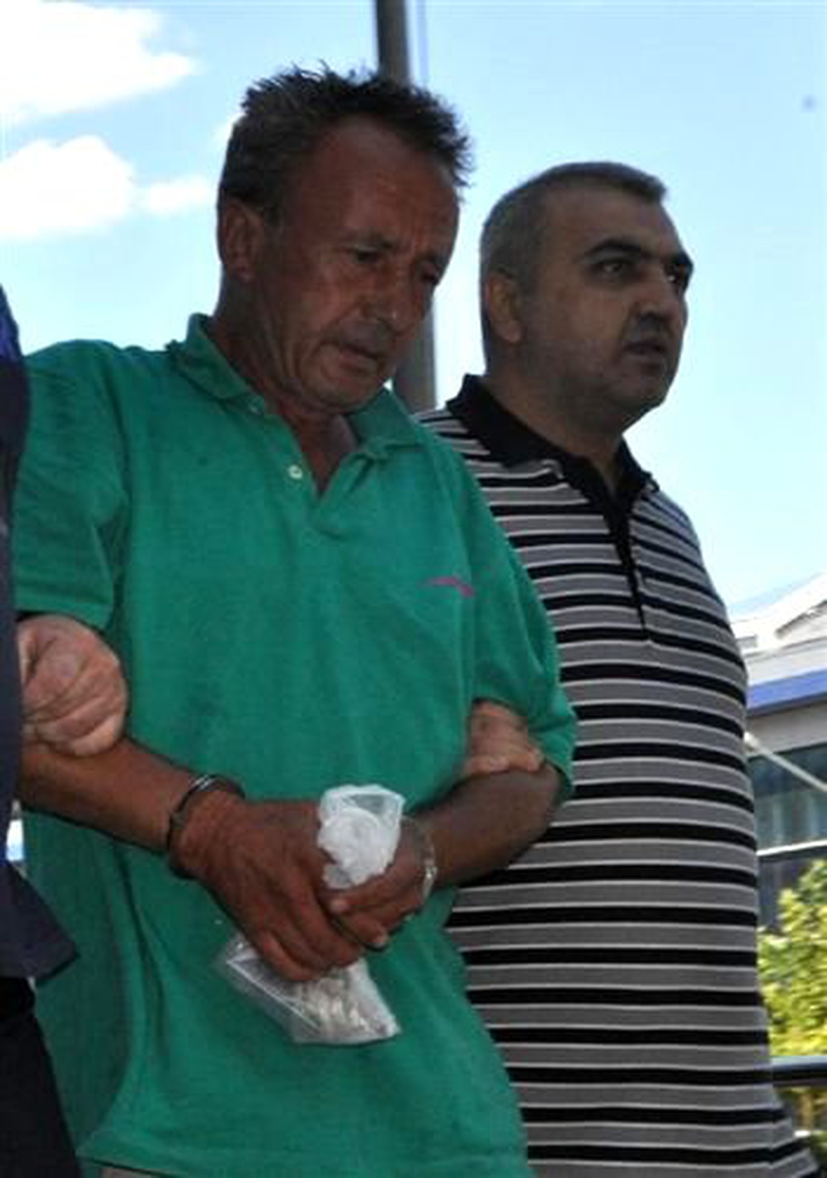 Parkta Uyuyan Kadının Çantasındaki Altınları Çalmaktan Yakalandı