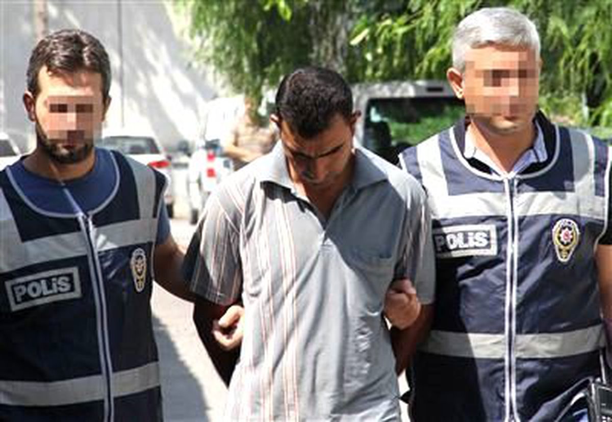 PKK Tehdidiyle Dolandırdı, Bankada Yakalandı