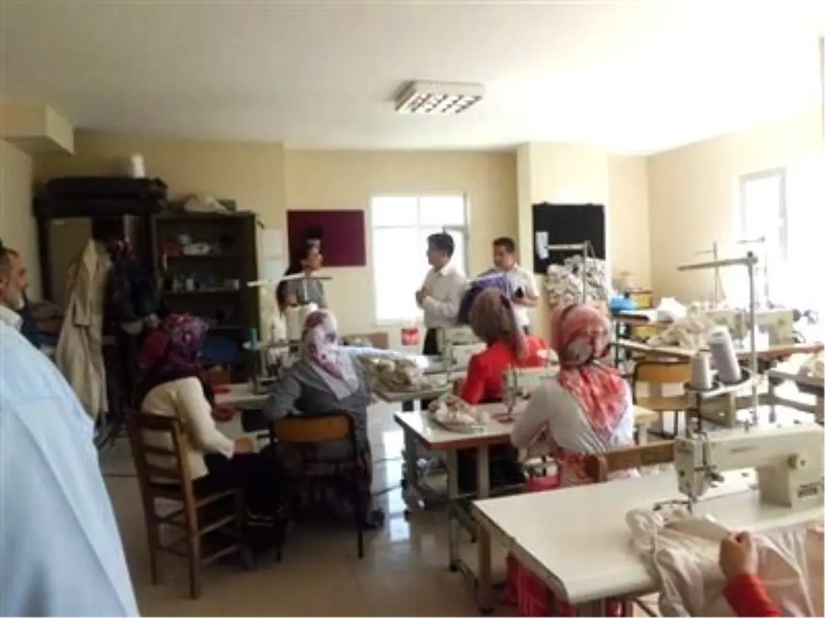 Pütürge\'nin Yeni Kaymakamı, Konfeksin Atölyesini Ziyaret Etti
