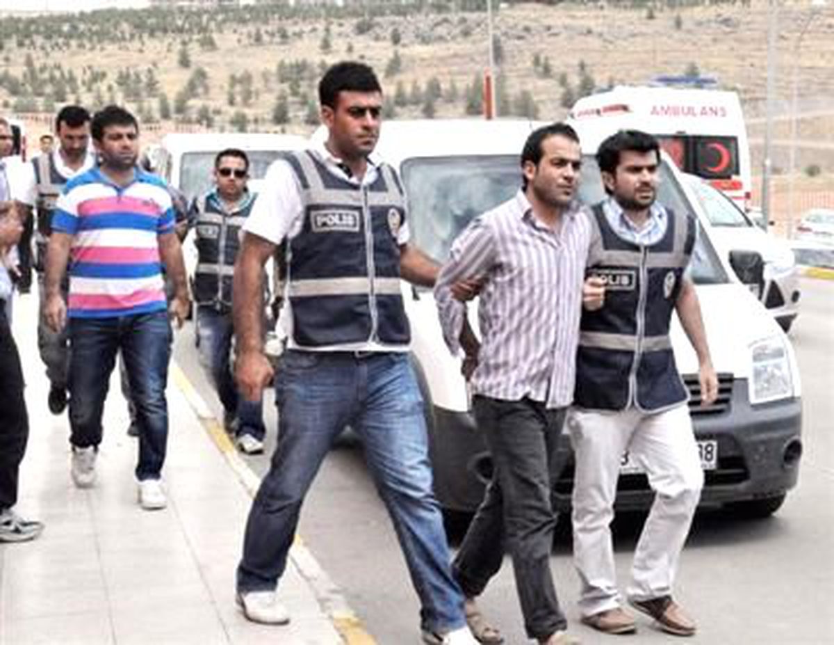 Şanlıurfa\'da Telefonda Dolandırıcılığa 3 Gözaltı