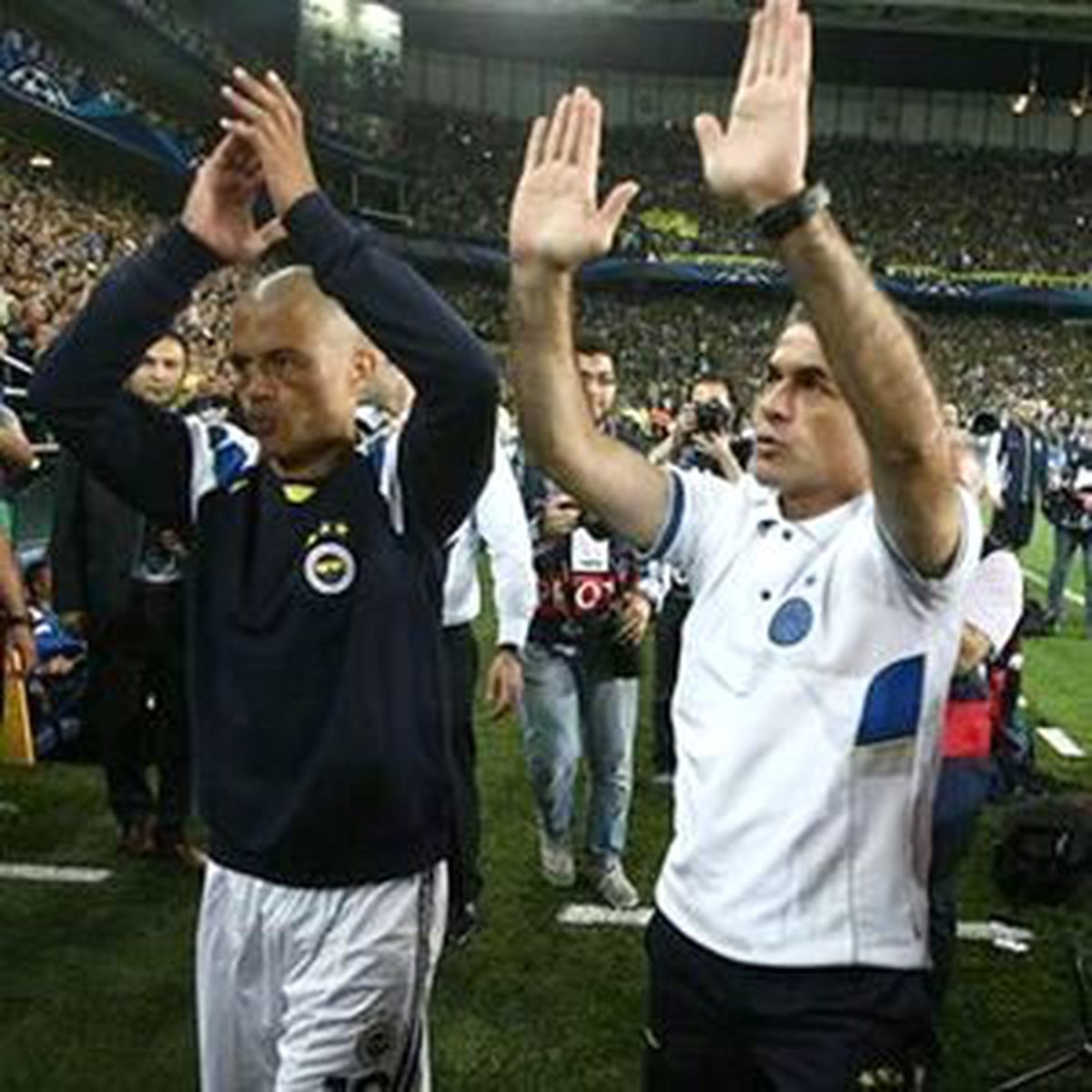 "Aykut, Alex\'i Buraya Getir"