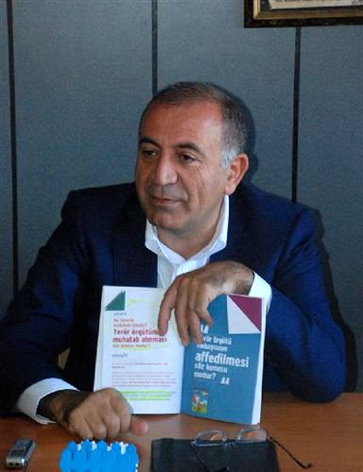 Tekin, Dikili\'den Eleştirdi