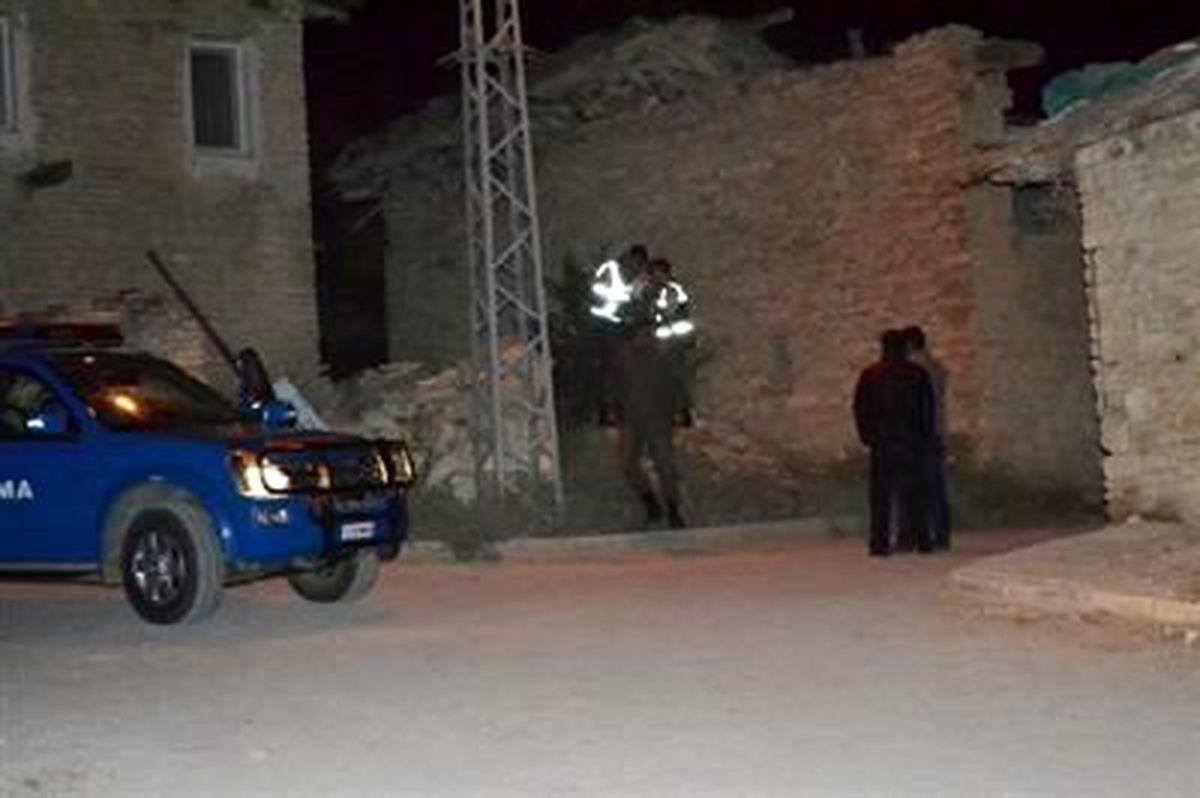 Başını Keserek Köy Meydanına Attı