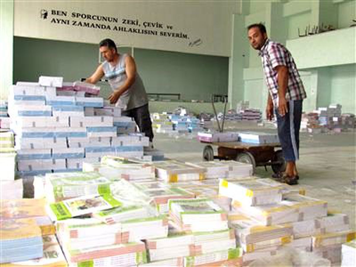 Ücretsiz Ders Kitapları Dağıtımı Ödemişi\'ten Başladı