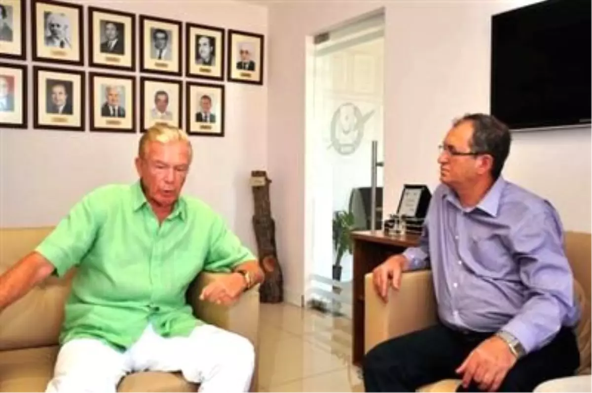 Uğur Dündar: Türkiye Karanlık Bir Sonbahara Gidiyor