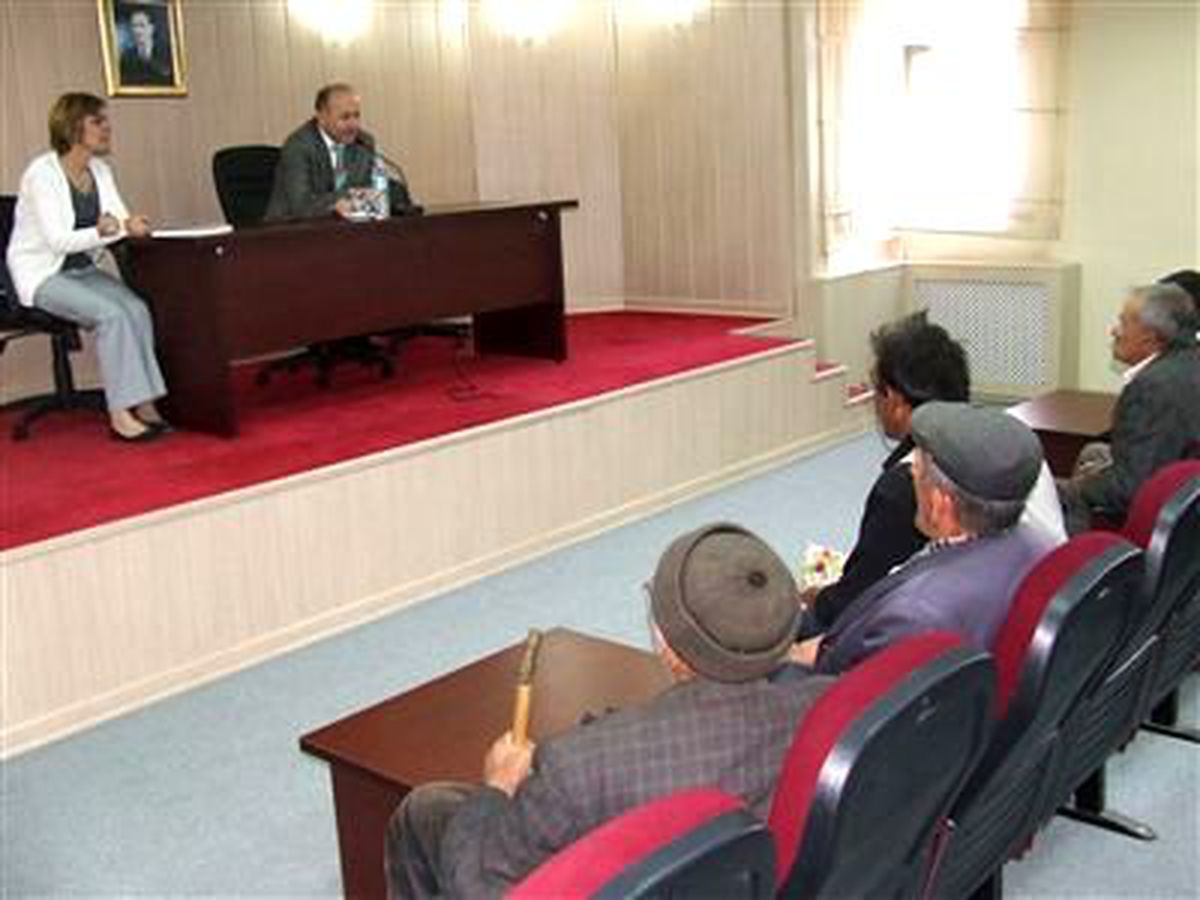 Vali Azizoğlu Halk Gününde Vatandaşların Sorunlarını Dinledi